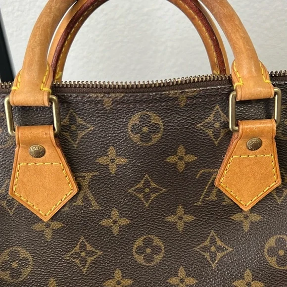 Louis Vuitton Speedy 30 Bag - Picture 7 of 11